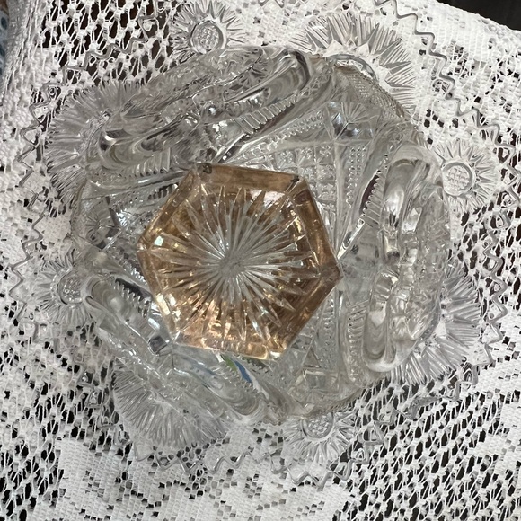 Antique large domed pressed glass Butter Dish - Picture 5 of 15